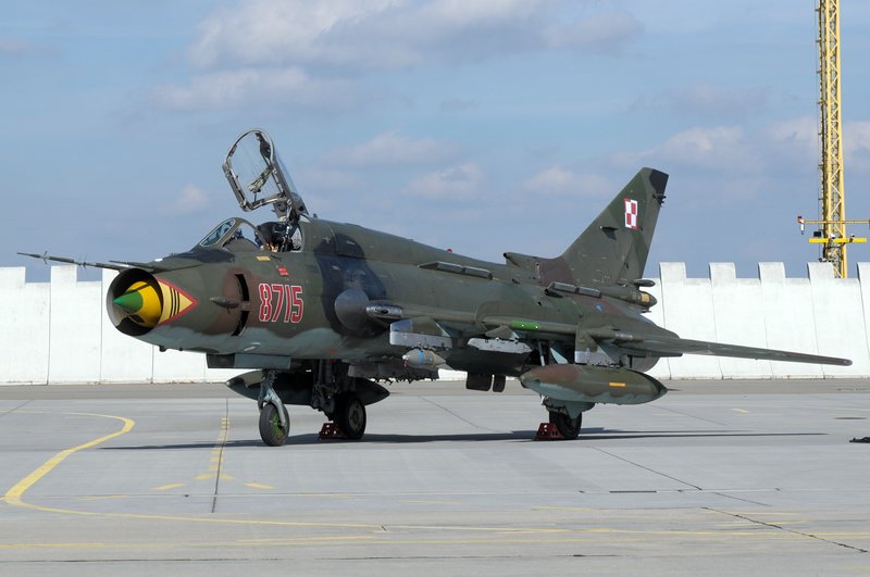 comp_RARO 13_17.jpg - The Polish Air Force was involved in RARO13 with three Su-22M-4 from 21.BLT at Swidwin. The 8715 is armed with two bombs